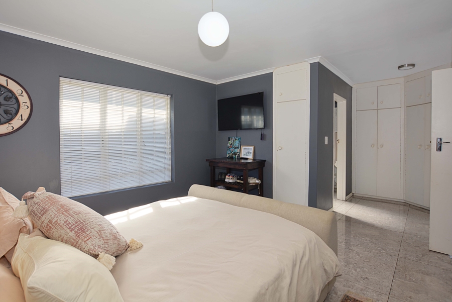 4 Bedroom Property for Sale in Bloubergstrand Western Cape